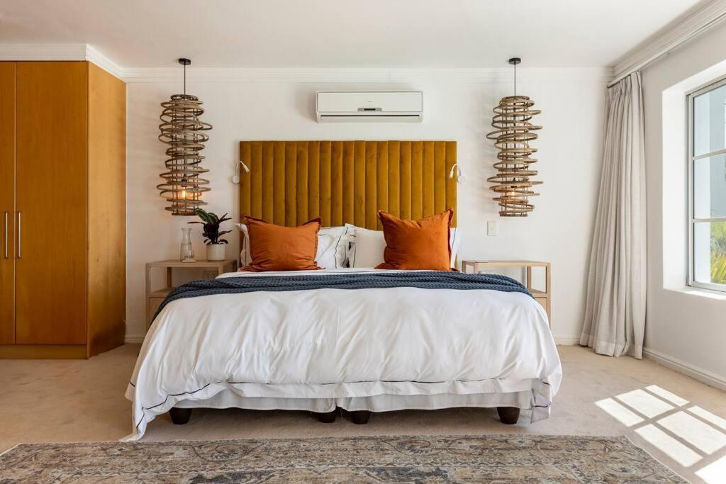 Bali And Eva Fresnaye. Luxurious 7 Bedroom Villa. Pool And Grand Patio